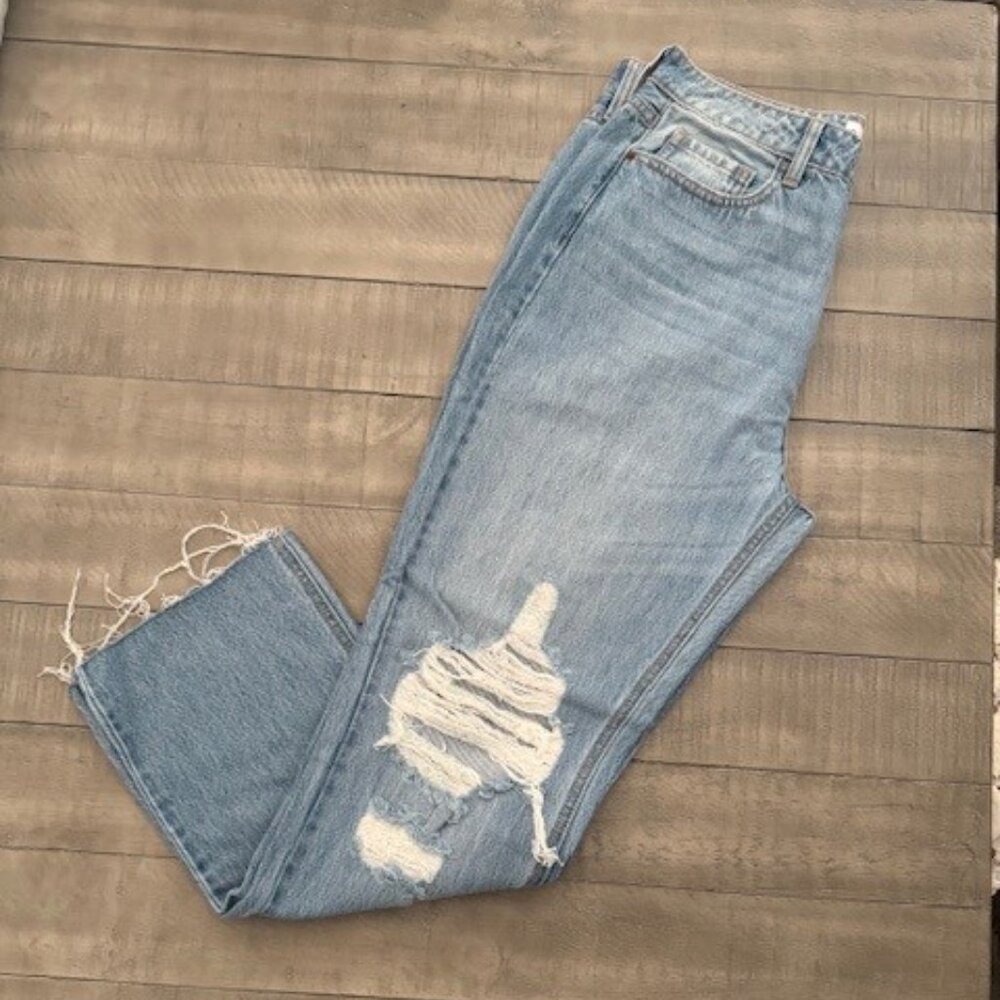 NWT - Cello High Rise Straight Leg Distressed Jeans, Size 11